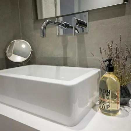Designer In One Of Lisbon's Trendiest Quarters Apartman Lisboa