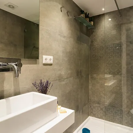 Principe Real Oasis With Private Patio By Nestatlisbon 아파트