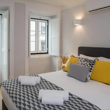 Designer In One Of Lisbon's Trendiest Quarters Апартаменты Лиссабон