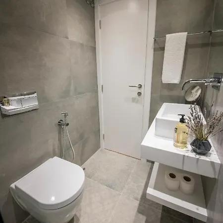 Апартаменты Designer In One Of Lisbon's Trendiest Quarters *