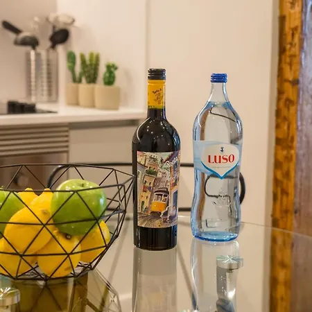 Designer In One Of Lisbon's Trendiest Quarters Lizbona