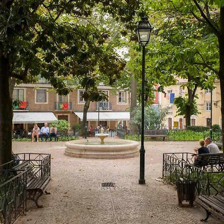 Designer In One Of Lisbon's Trendiest Quarters * Lizbona