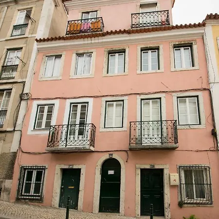 Designer In One Of Lisbon's Trendiest Quarters דירה ליסבון